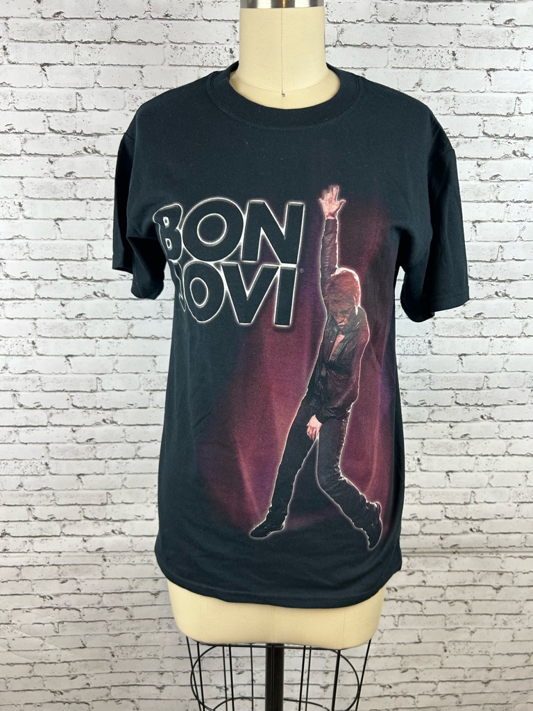 Gildan | Black Bon Jovi Graphic Tee With Red-Purple Stage Print Size S